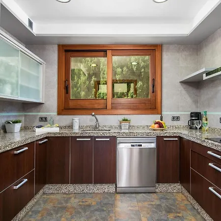 Anis - Plusholidays Calpe