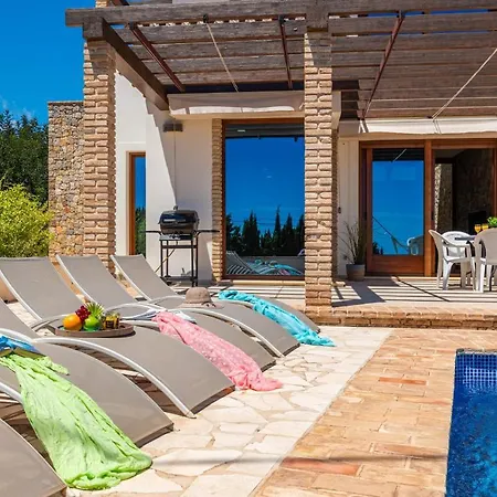 Anis - Plusholidays * Calp