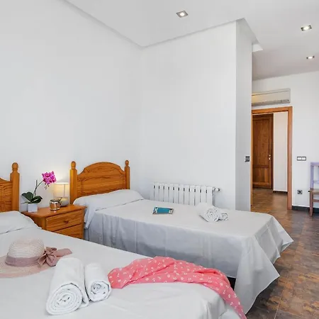 Anis - Plusholidays *