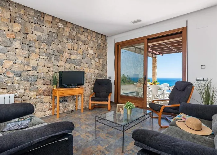 Anis - Plusholidays Calp