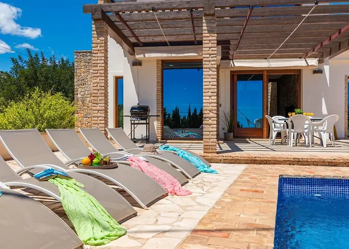 Anis - Plusholidays * Calp