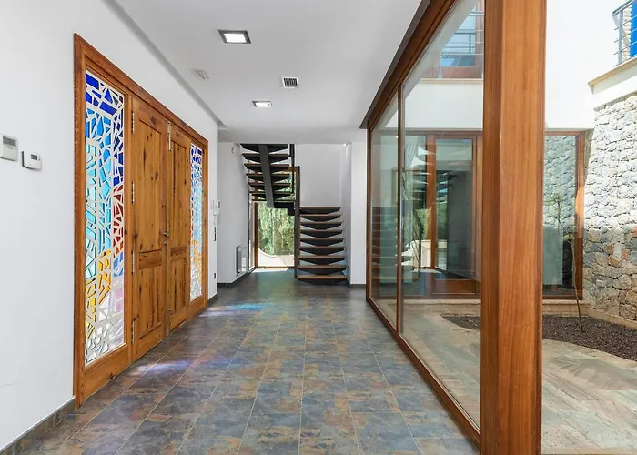 Anis - Plusholidays * Calp